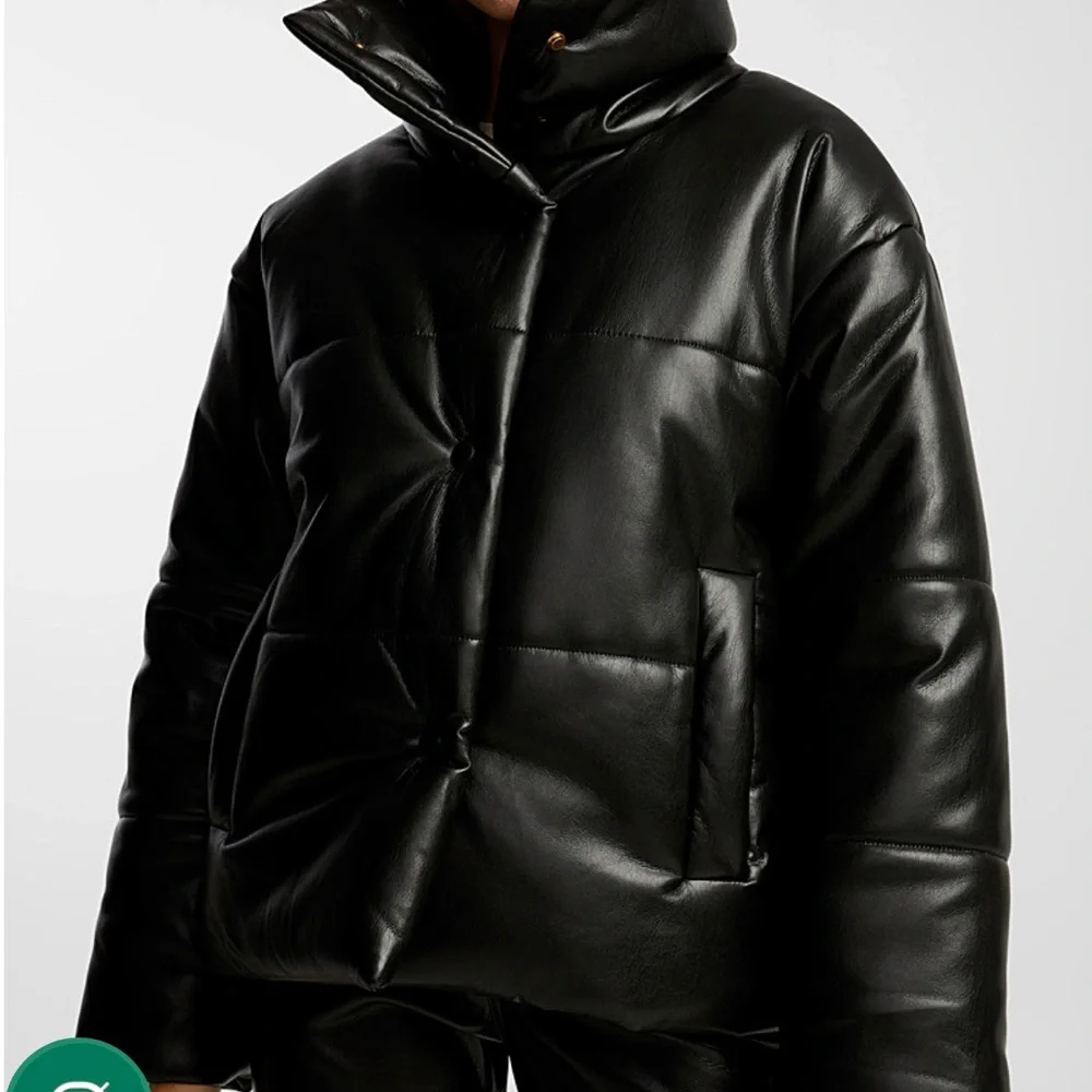 Faux leather Vegan Hide Puffer - Picture 5 of 7